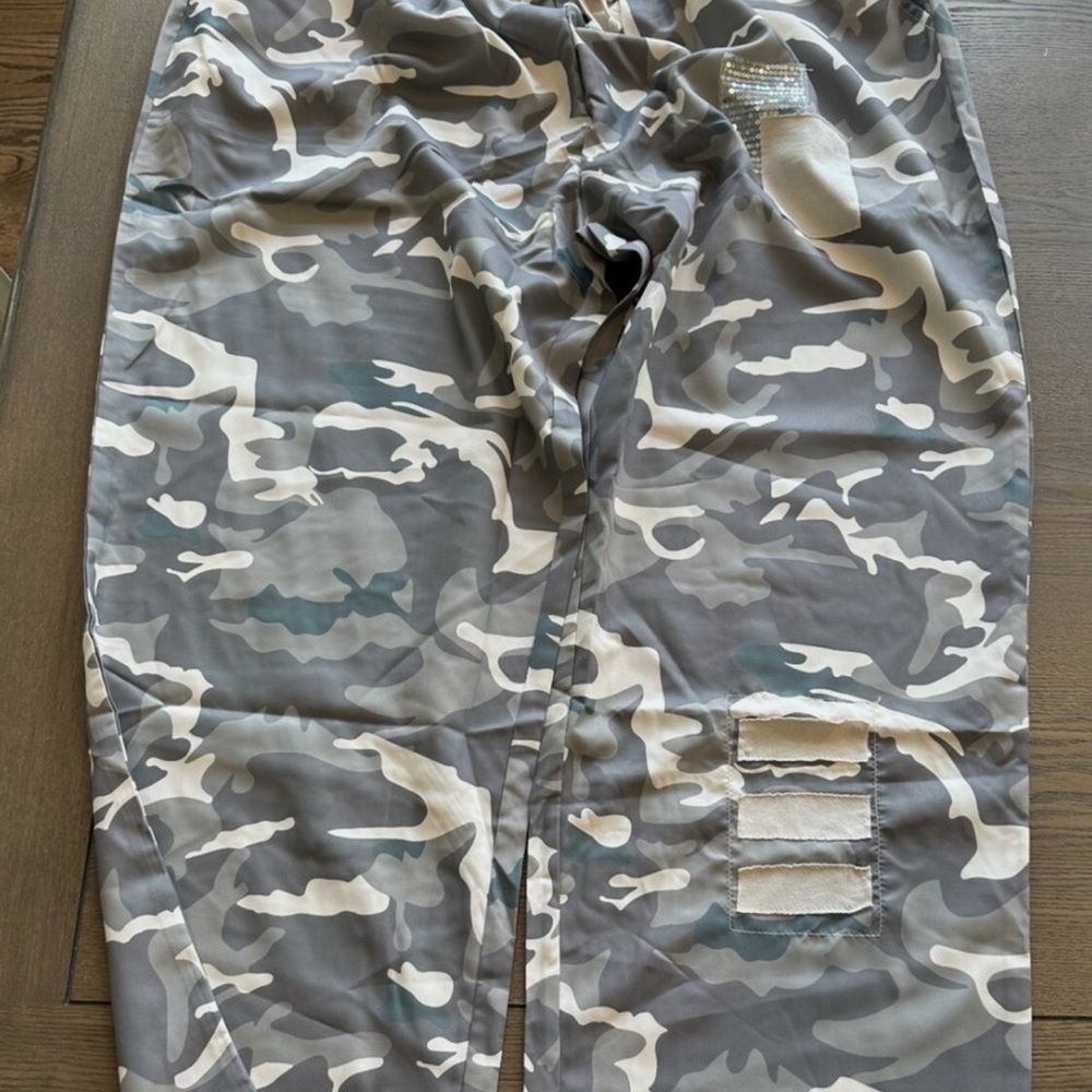 Camo Cargo Pants with beige peace shirt set (2pieces) XL - Picture 2 of 7
